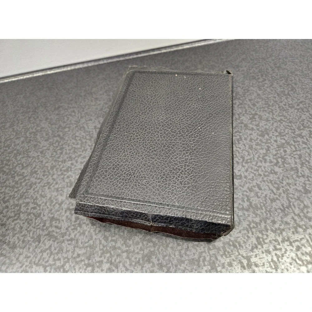 World Publishing Holy Bible Red Letter Edition KJV King James Black Paperback